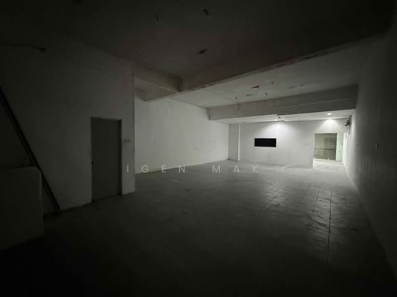 Shop for Rent in Serdang (Seri Kembangan) - Igen Mak - Interior - PropertyGuru.com.my