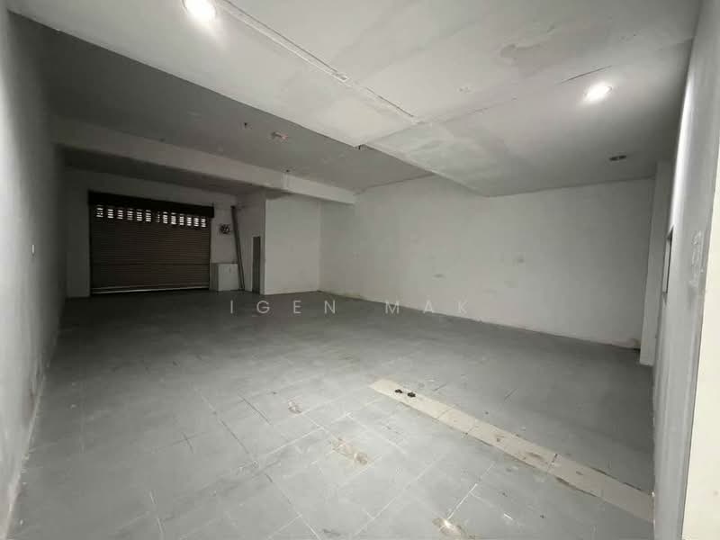 Shop for Rent in Serdang (Seri Kembangan) - Igen Mak - Interior - PropertyGuru.com.my