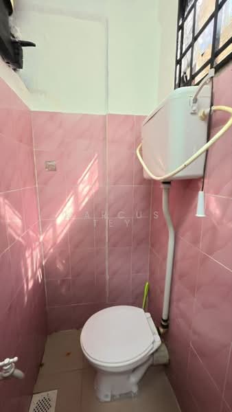 Rumah Flat untuk Dijual di Taman Cendana - Marcus Tey - Bathroom - PropertyGuru.com.my