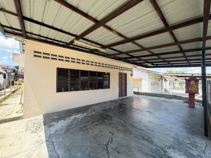 Rumah Banglo untuk Dijual di Malim Nawar (Perak) - Presley Chong - Car Porch - PropertyGuru.com.my