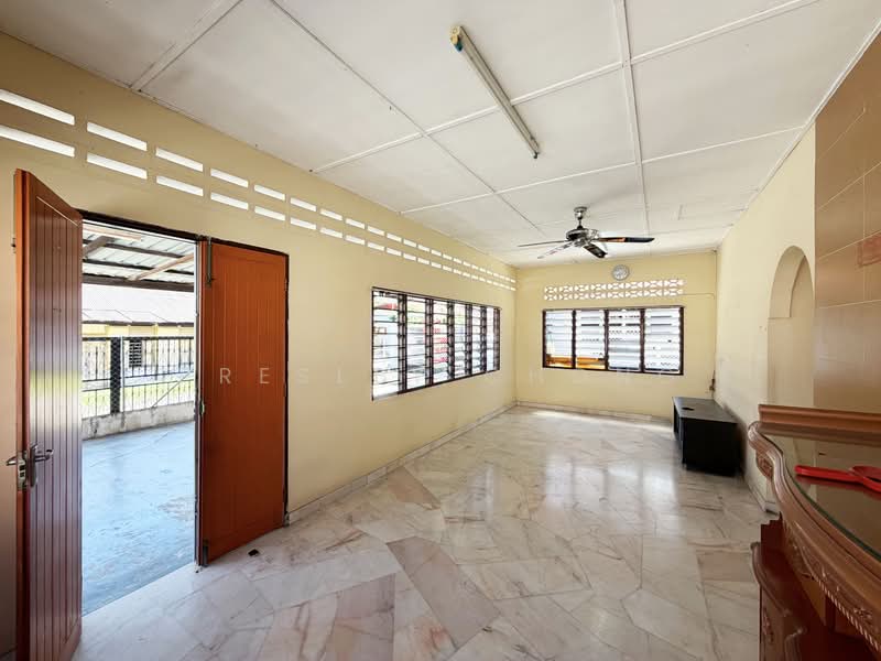 Rumah Banglo untuk Dijual di Malim Nawar (Perak) - Presley Chong - Living Area - PropertyGuru.com.my