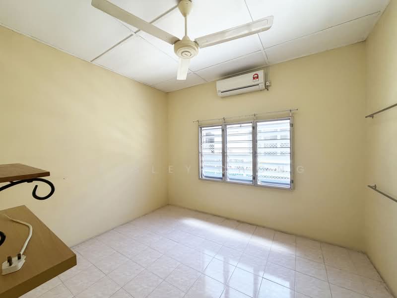 Rumah Banglo untuk Dijual di Malim Nawar (Perak) - Presley Chong - Bedroom 2 - PropertyGuru.com.my