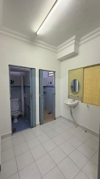 Rumah Flat untuk Disewa di Taman Sintar Indah - C.H. Lee - Bathroom - PropertyGuru.com.my