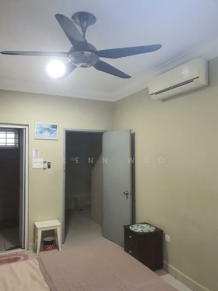 Servis Apartment untuk Dijual di Pangsapuri Tanah Emas (Golden Sands) - Glenn Woo - Bedroom - PropertyGuru.com.my
