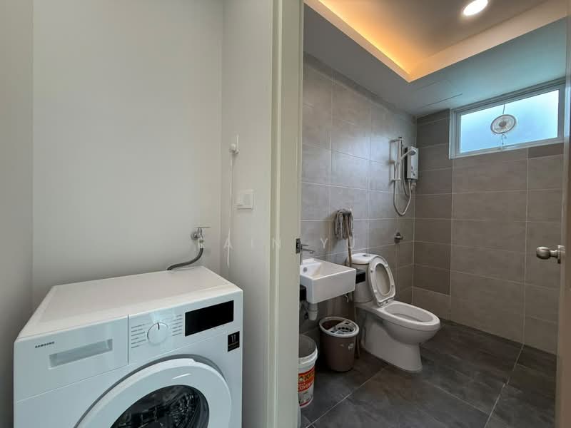 Condominium for Rent at QuayWest Residence - Rain Yu - Bathroom - PropertyGuru.com.my