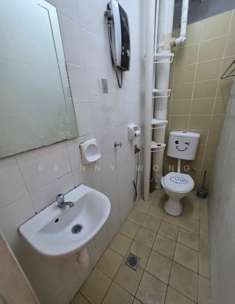 Pangsapuri untuk Disewa di BL Garden - Rainny Wong - Bathroom - PropertyGuru.com.my