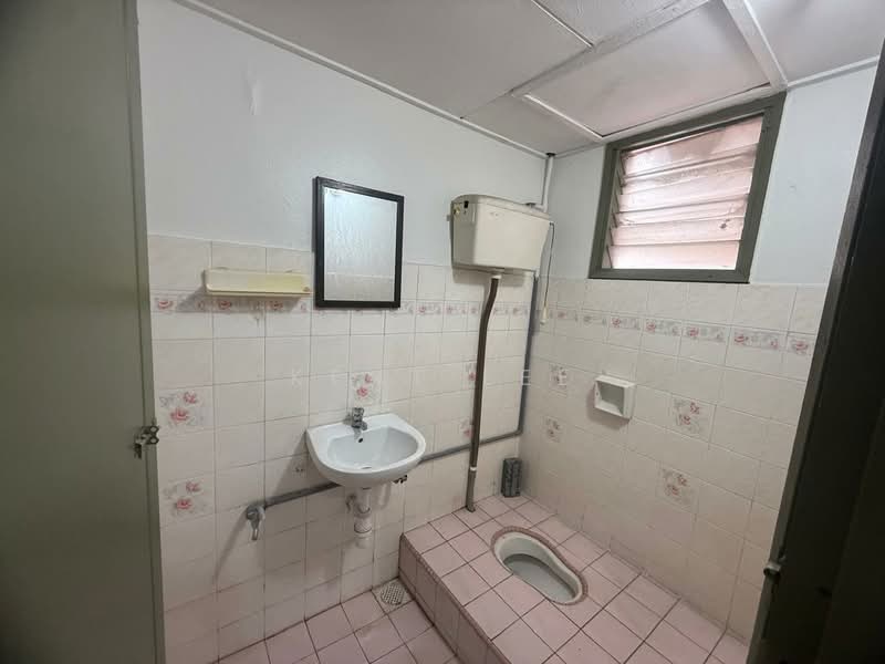 Apartment for Sale at Subang Perdana Goodyear Court 8 - Kent Lee - Bathroom - PropertyGuru.com.my
