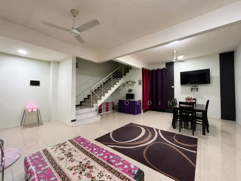 2-storey Terraced House for Sale in Saujana Utama (Selangor) - Sa'a Nordin - Living Room - PropertyGuru.com.my