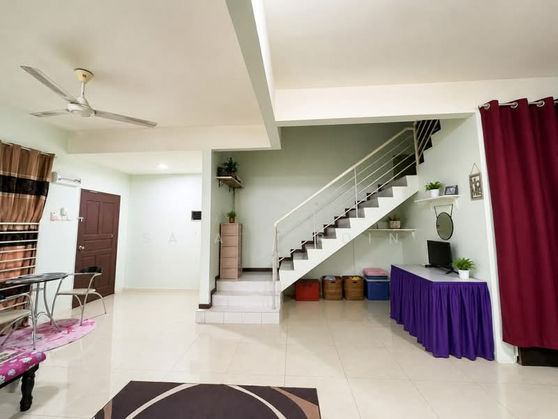 2-storey Terraced House for Sale in Saujana Utama (Selangor) - Sa'a Nordin - Living Room - PropertyGuru.com.my
