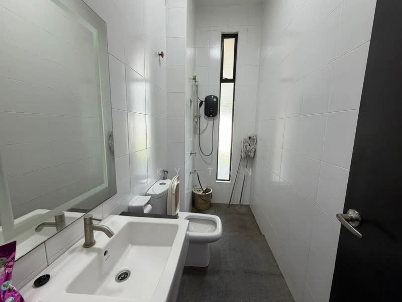 Rumah Kluster untuk Dijual di Taman Mount Austin (Tebrau) - Sky Tan - Bathroom - PropertyGuru.com.my