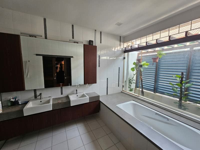 Rumah Teres 3 Tingkat untuk Dijual di Denai Alam (Shah Alam) - Tina Abas - Bathroom - PropertyGuru.com.my