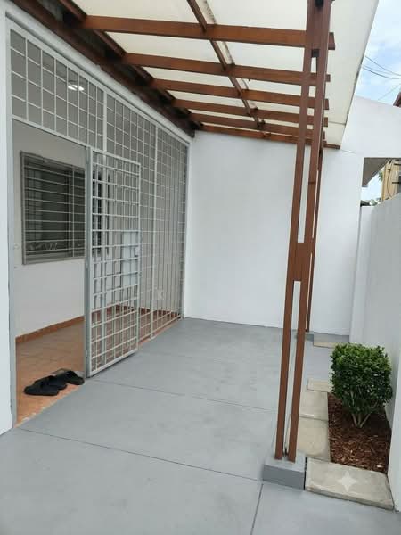 Rumah Teres 2 Tingkat untuk Dijual di Bandar Putra Permai (Seri Kembangan) - JK Lau - Exterior - PropertyGuru.com.my