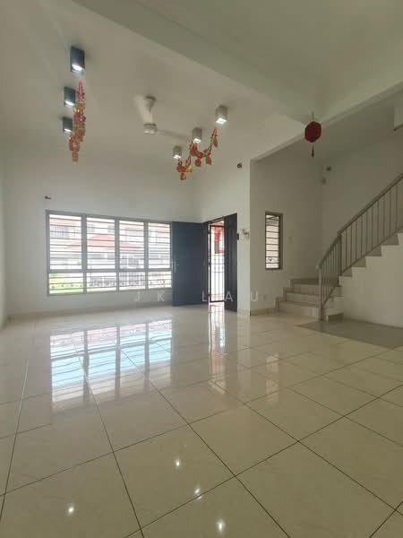 Rumah Teres 2 Tingkat untuk Dijual di Bandar Putra Permai (Seri Kembangan) - JK Lau - Living Room - PropertyGuru.com.my