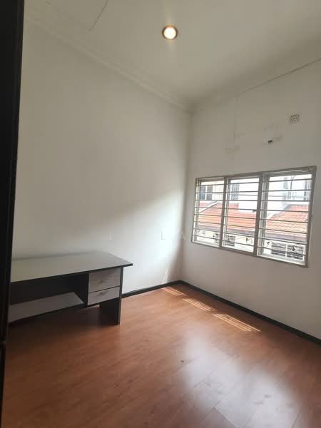Rumah Teres 2 Tingkat untuk Dijual di Bandar Putra Permai (Seri Kembangan) - JK Lau - Study - PropertyGuru.com.my
