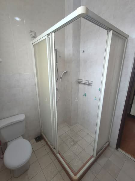 Rumah Teres 2 Tingkat untuk Dijual di Bandar Putra Permai (Seri Kembangan) - JK Lau - Bathroom - PropertyGuru.com.my