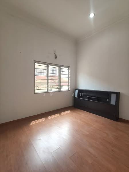 Rumah Teres 2 Tingkat untuk Dijual di Bandar Putra Permai (Seri Kembangan) - JK Lau - Bedroom - PropertyGuru.com.my