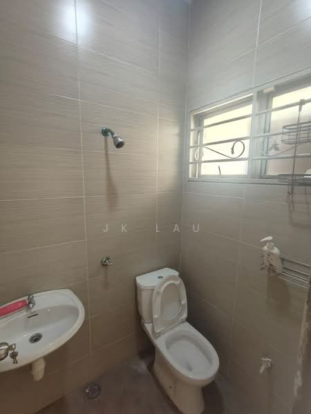 Rumah Teres 2 Tingkat untuk Dijual di Bandar Putra Permai (Seri Kembangan) - JK Lau - Bathroom - PropertyGuru.com.my