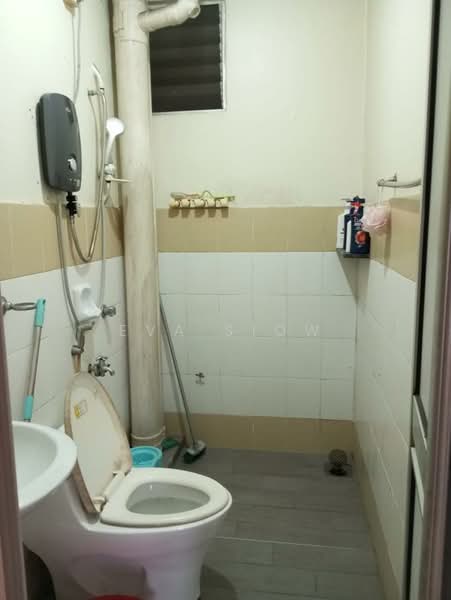 Apartment for Sale at Kipark Apartment - Eva Siow - Bathroom - PropertyGuru.com.my