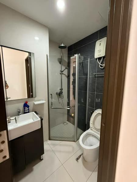 Kondominium untuk Dijual di Bay Point @ Country Garden Danga Bay - Jovel Lim - Bathroom - PropertyGuru.com.my