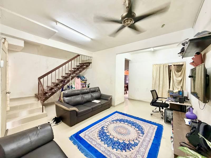 2-storey Terraced House for Sale in Puncak Alam (Selangor) - Hazeman Omar - Living Room - PropertyGuru.com.my