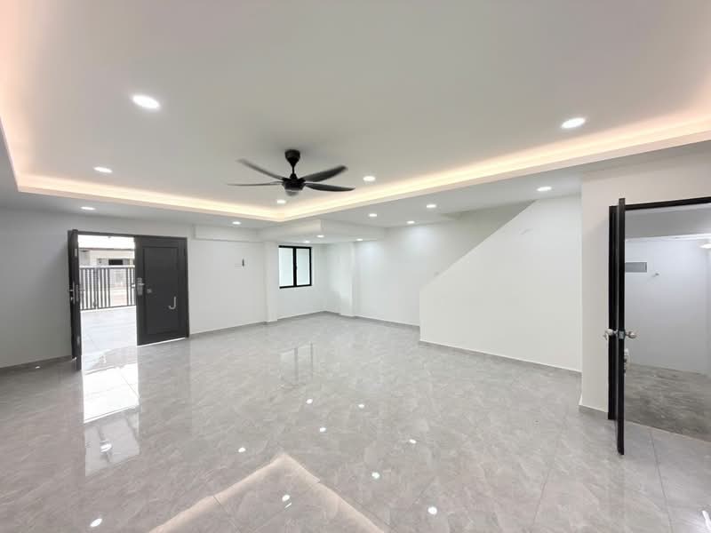 Rumah Teres 2 Tingkat untuk Dijual di Bandar Baru Permas Jaya (Permas Jaya) - Jordan Wong - Living Room - PropertyGuru.com.my