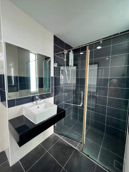 Service Residence for Rent at D'Inspire Residence (Inspira Bestari) - Amir Raziq - Bathroom - PropertyGuru.com.my
