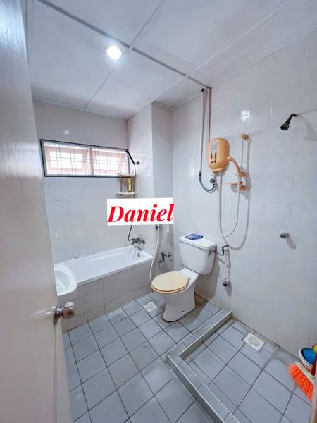 Rumah Berkembar untuk Dijual di Taman Desa Palma (Bukit Mertajam) - Daniel Kang - Bathroom - PropertyGuru.com.my