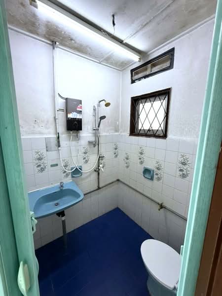 2-storey Terraced House for Sale in Taman Suria (Johor Bahru) - Karl Lim - Bathroom - PropertyGuru.com.my