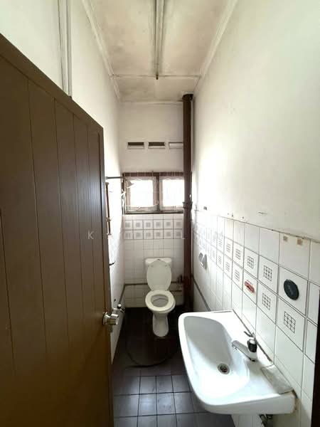 2-storey Terraced House for Sale in Taman Suria (Johor Bahru) - Karl Lim - Bathroom - PropertyGuru.com.my