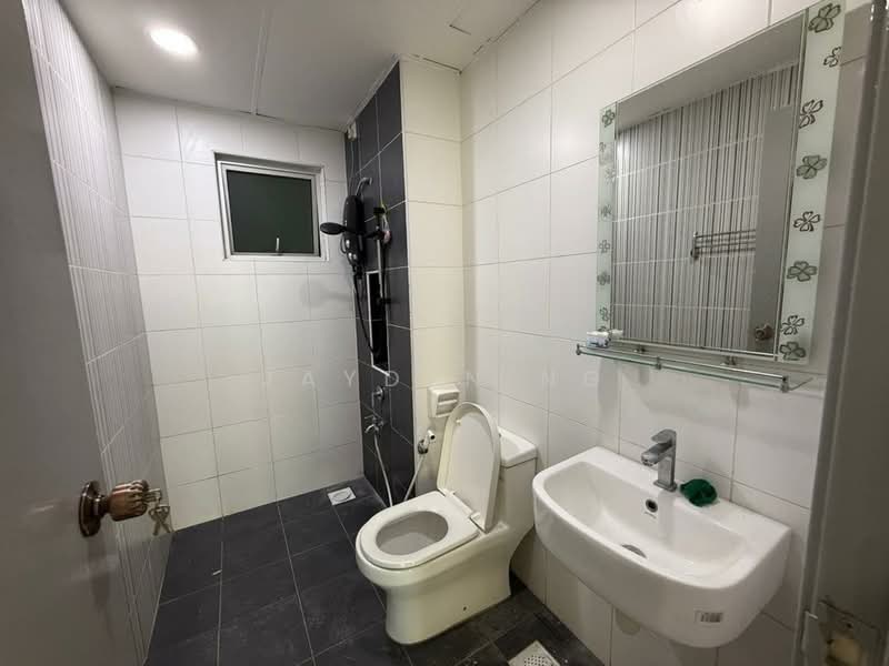 Pangsapuri untuk Dijual di D'Tasek Residences (Tasek Impian) - Jayden Ng - Bathroom - PropertyGuru.com.my