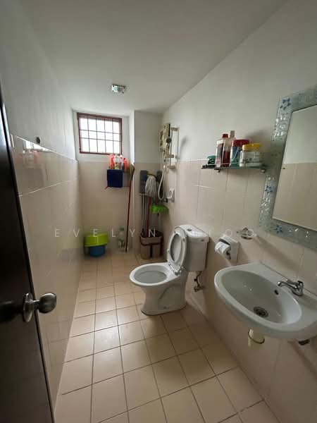 Pangsapuri untuk Disewa di Bayu Puteri - Evelyn Khoo - Bathroom - PropertyGuru.com.my