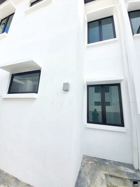 Rumah Teres 2 Tingkat untuk Dijual di Alam Impian (Shah Alam) - Yus . - Backyard area L shape space - PropertyGuru.com.my