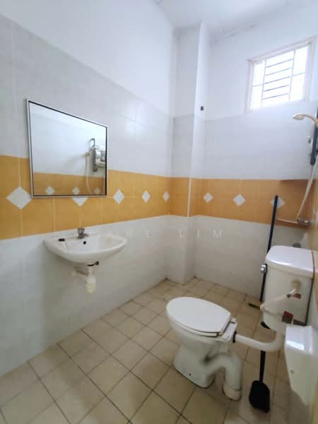1.5-storey Terraced House for Sale in Taman Mutiara Rini (Skudai) - Karl Lim - Bathroom - PropertyGuru.com.my