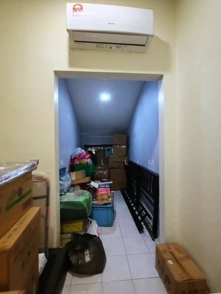 1.5-storey Terraced House for Sale in Taman Mutiara Rini (Skudai) - Karl Lim - Corridor - PropertyGuru.com.my