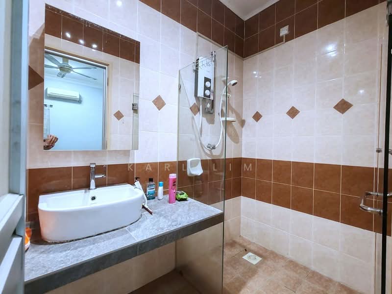 1.5-storey Terraced House for Sale in Taman Mutiara Rini (Skudai) - Karl Lim - Bathroom - PropertyGuru.com.my