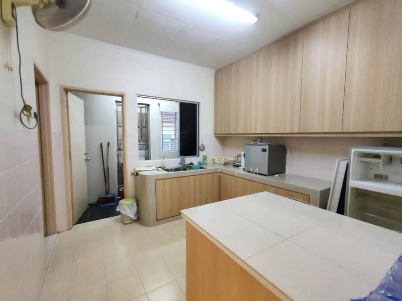 1.5-storey Terraced House for Sale in Taman Mutiara Rini (Skudai) - Karl Lim - Kitchen - PropertyGuru.com.my