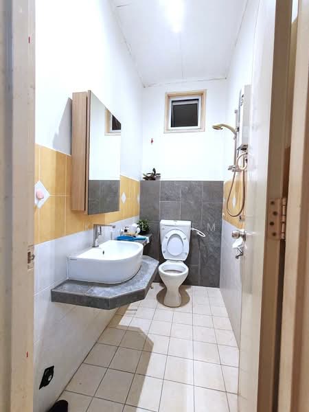 1.5-storey Terraced House for Sale in Taman Mutiara Rini (Skudai) - Karl Lim - Bathroom - PropertyGuru.com.my