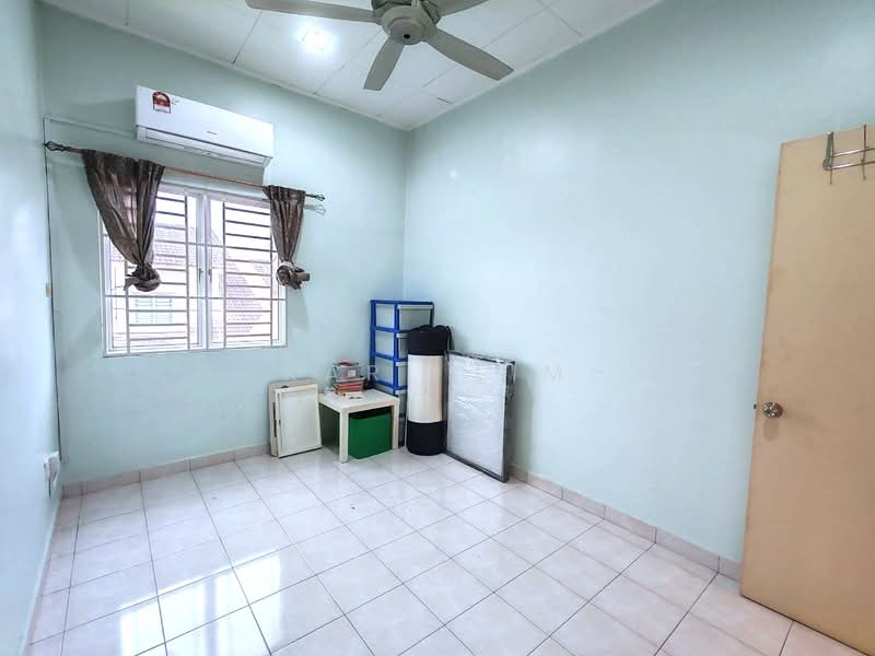 1.5-storey Terraced House for Sale in Taman Mutiara Rini (Skudai) - Karl Lim - Bedroom - PropertyGuru.com.my