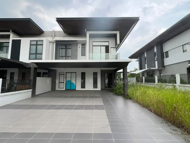 Semi-Detached House for Sale in Sungai Buloh (Selangor) - Evelyn Khoo - Car Porch - PropertyGuru.com.my