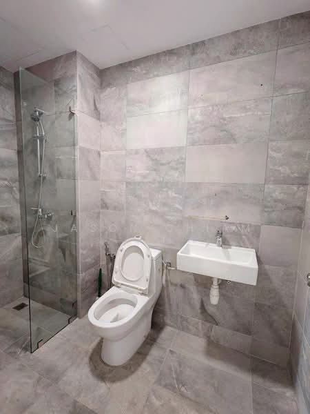 Servis Apartment untuk Dijual di Equine Residence - Jason Chiam - Bathroom - PropertyGuru.com.my