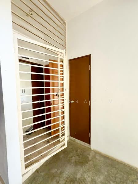 Kondominium untuk Dijual di Embun Residence - Azli Ibrahim - Entrance - PropertyGuru.com.my