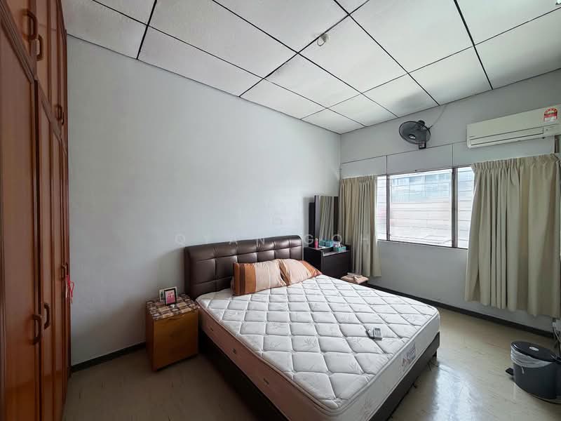 2-storey Terraced House for Sale in Island Glades (Jelutong) - Qyan Goh - Bedroom - PropertyGuru.com.my