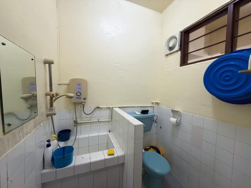 2-storey Terraced House for Sale in Island Glades (Jelutong) - Qyan Goh - Bathroom - PropertyGuru.com.my