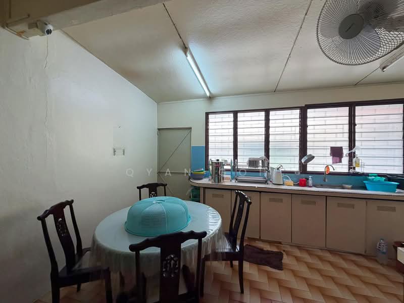 2-storey Terraced House for Sale in Island Glades (Jelutong) - Qyan Goh - Kitchen - PropertyGuru.com.my