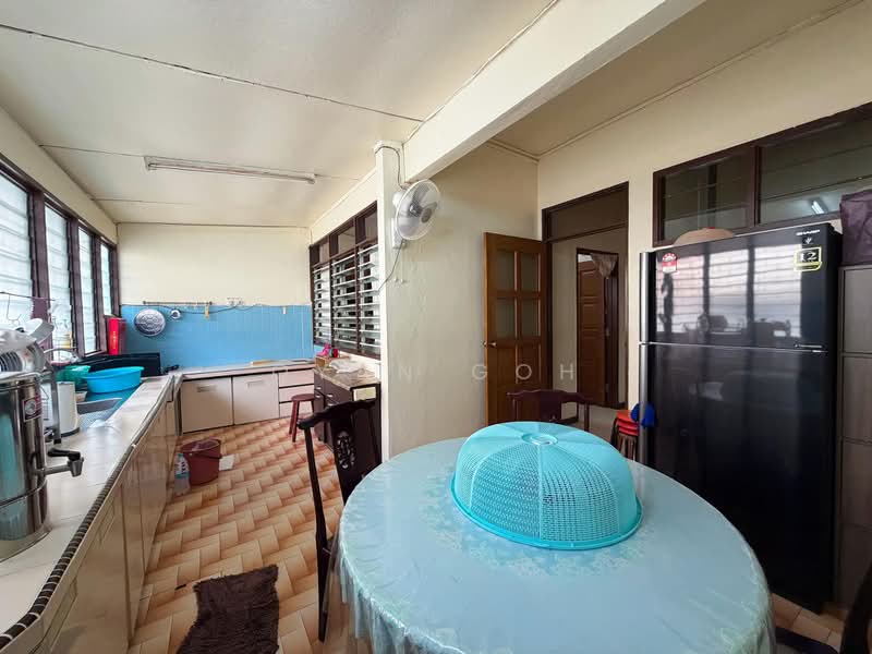 2-storey Terraced House for Sale in Island Glades (Jelutong) - Qyan Goh - Kitchen - PropertyGuru.com.my