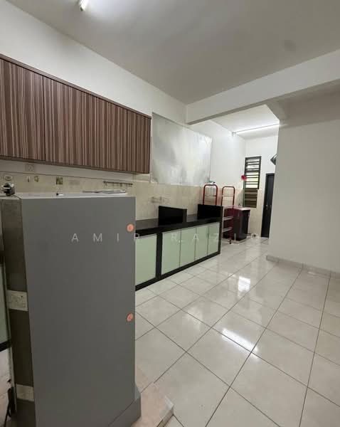 1-storey Terraced House for Rent in Taman Mount Austin (Tebrau) - Amir Raziq - Kitchen - PropertyGuru.com.my