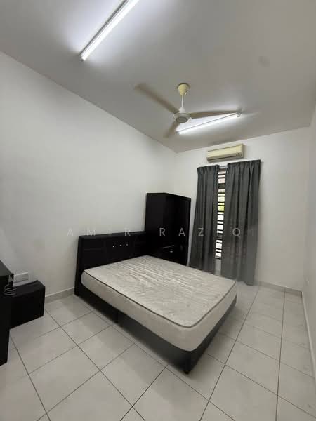 1-storey Terraced House for Rent in Taman Mount Austin (Tebrau) - Amir Raziq - Bedroom - PropertyGuru.com.my