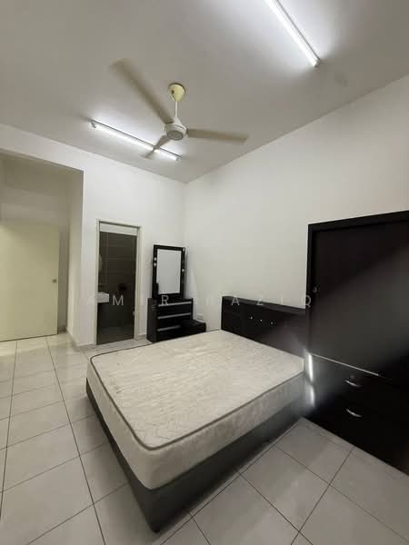 1-storey Terraced House for Rent in Taman Mount Austin (Tebrau) - Amir Raziq - Bedroom - PropertyGuru.com.my