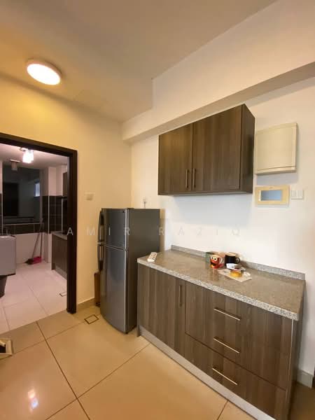 Service Residence for Sale at D'Inspire Residence (Inspira Bestari) - Amir Raziq - Kitchen - PropertyGuru.com.my