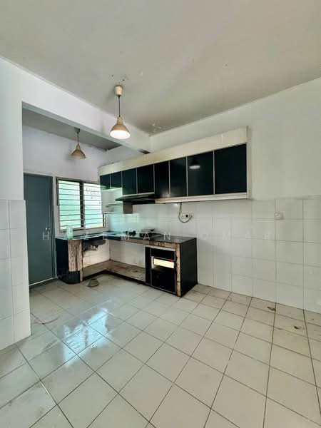 2-storey Terraced House for Sale in Saujana Utama (Selangor) - Hazeman Omar - Kitchen - PropertyGuru.com.my